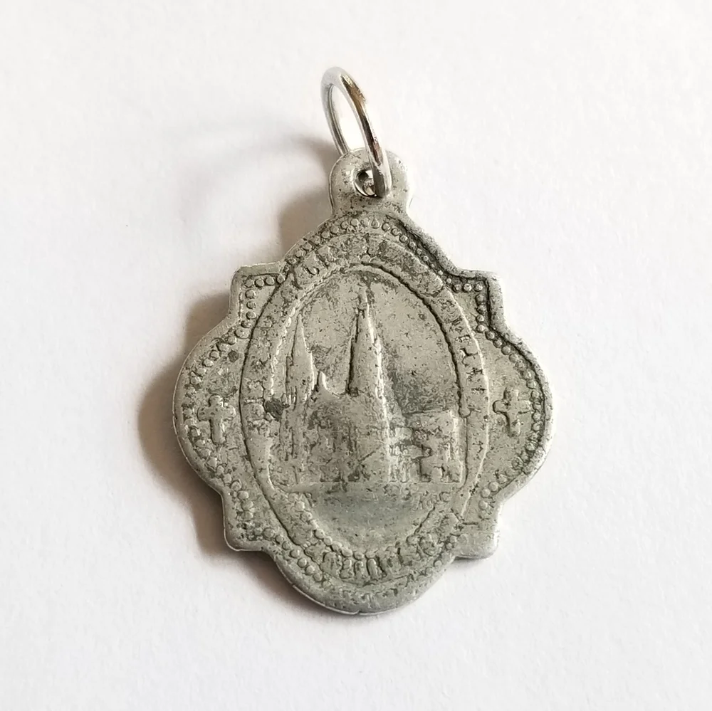 Vintage religious medal pendant madonna and child cathedral silver tone Catholic